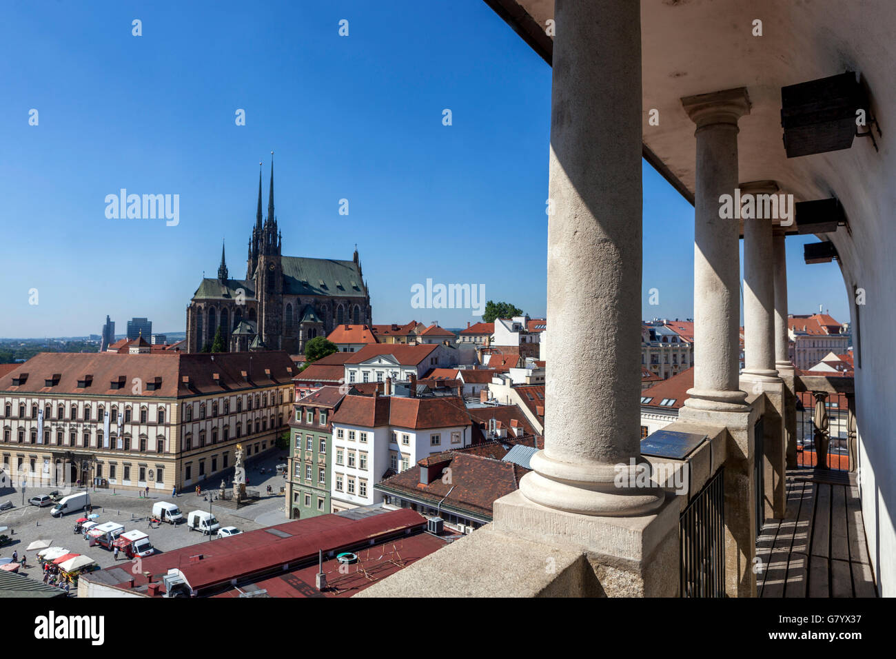 Catedral de San Pedro y Paul Brno Moravia República Checa vista desde la Torre del Ayuntamiento Foto de stock