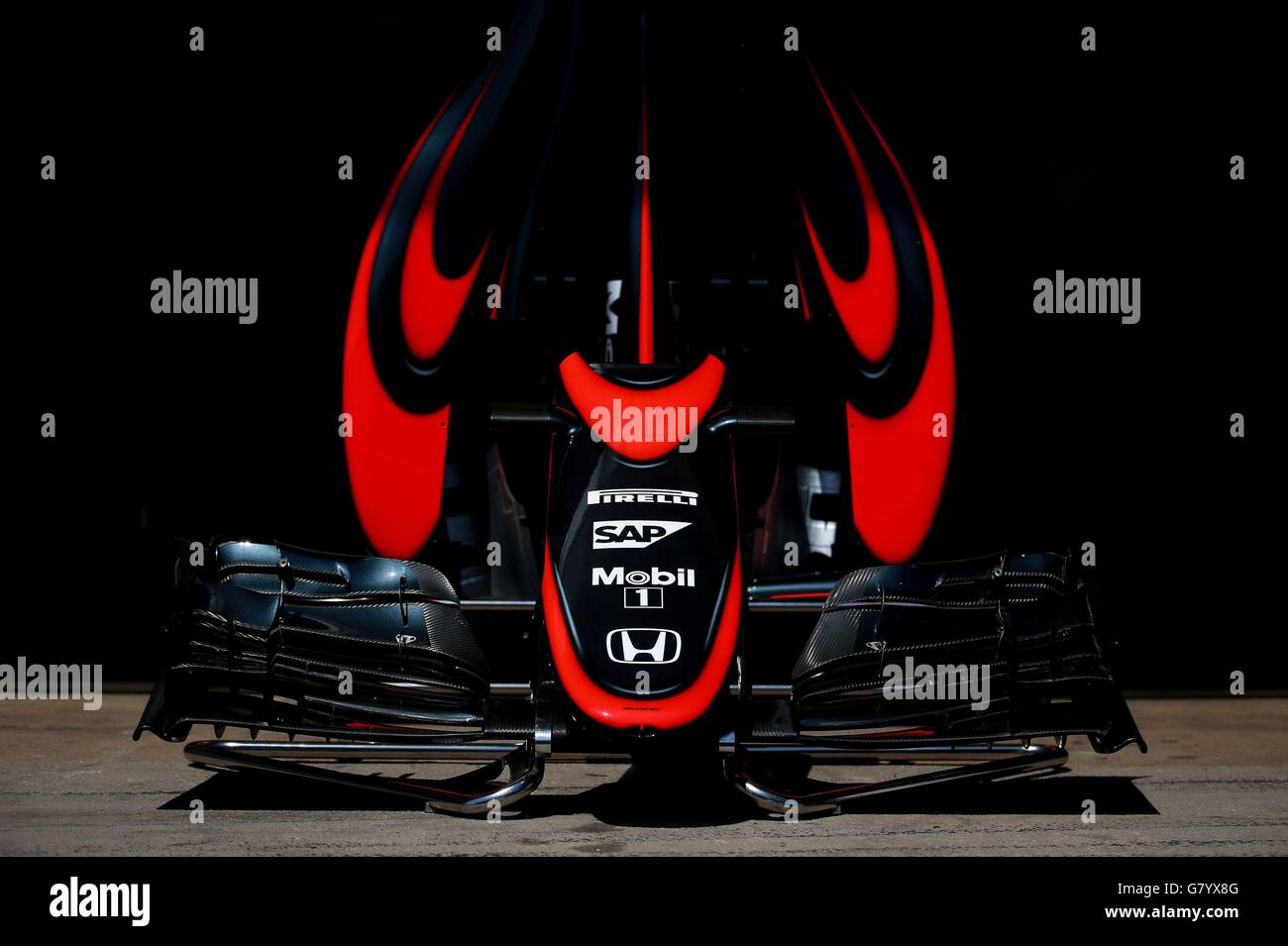 Nariz y podómetros McLaren durante el día del paddock en el Circuit de Barcelona-Catalunya en Barcelona, España. Foto de stock