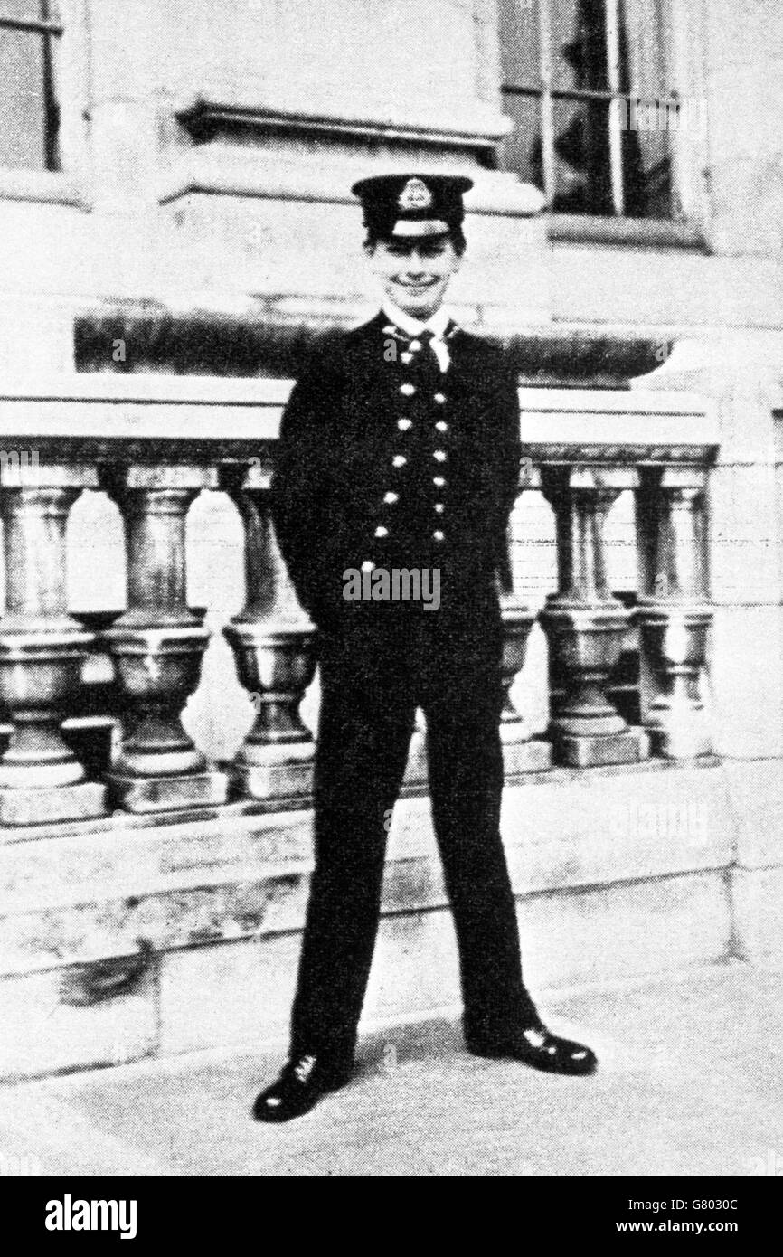 Realeza - Earl Mountbatten de Birmania. Earl Mountbatten de Birmania como cadete naval en 1913. Foto de stock