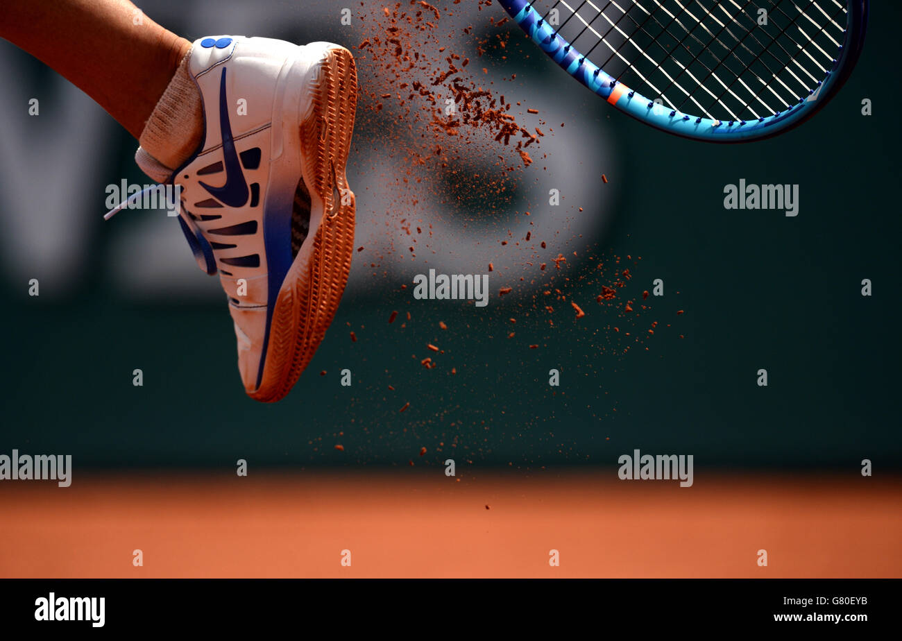 Clay rompe la suela de las zapatillas de tenis de Maria Sharapova durante partido de singles de rondas contra Vitalia Diatchenko el cuarto día del Abierto de Francia en