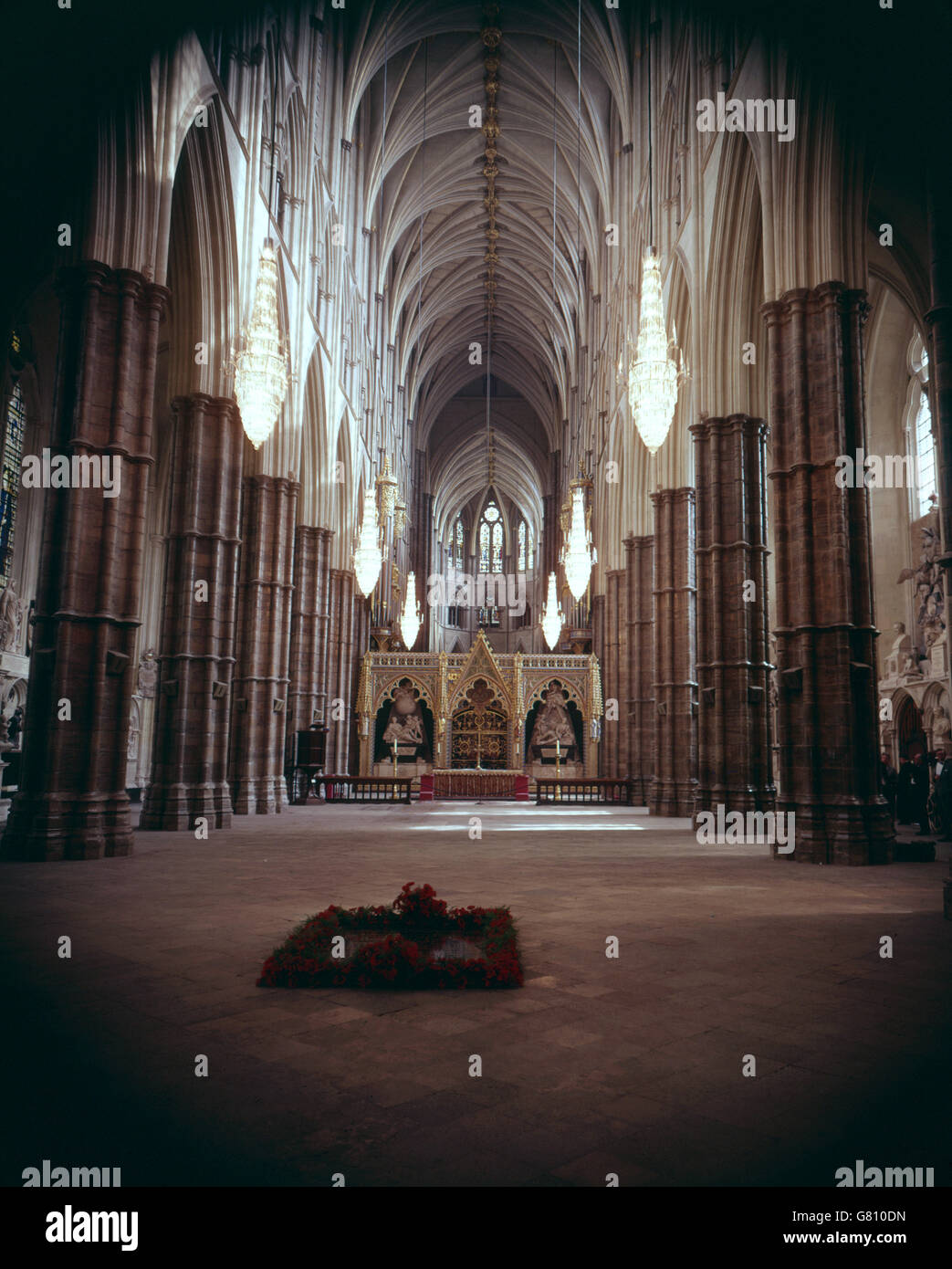 Edificios y Monumentos - Westminster Abbey - Londres. Disparo interno de la Abadía de Westminster, mostrando la tumba del Guerrero Desconocido. Foto de stock