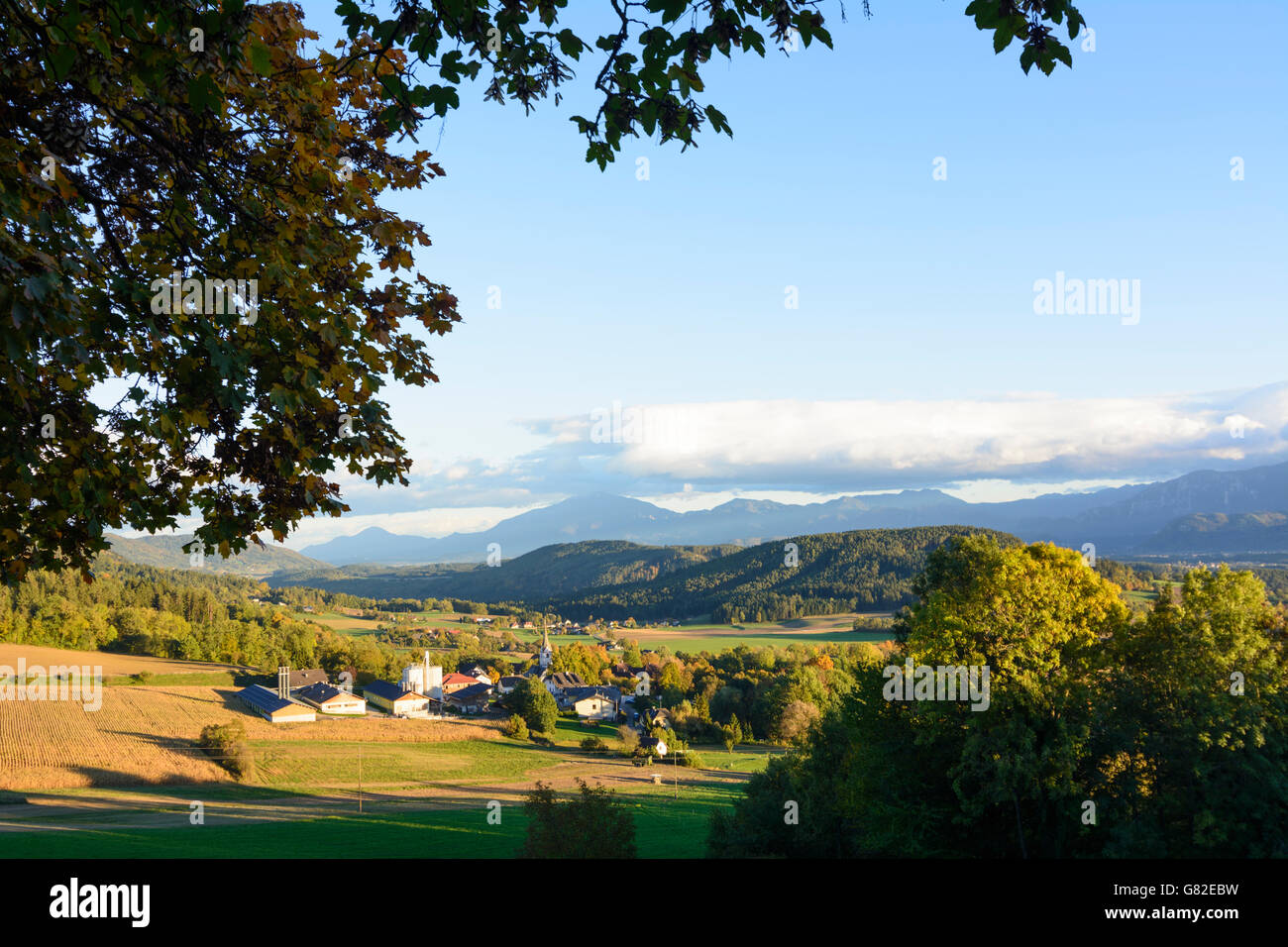 Vista desde las laderas de Magdalensberg en las Karawanken, Magdalensberg, Austria, Carintia, Carintia, Foto de stock