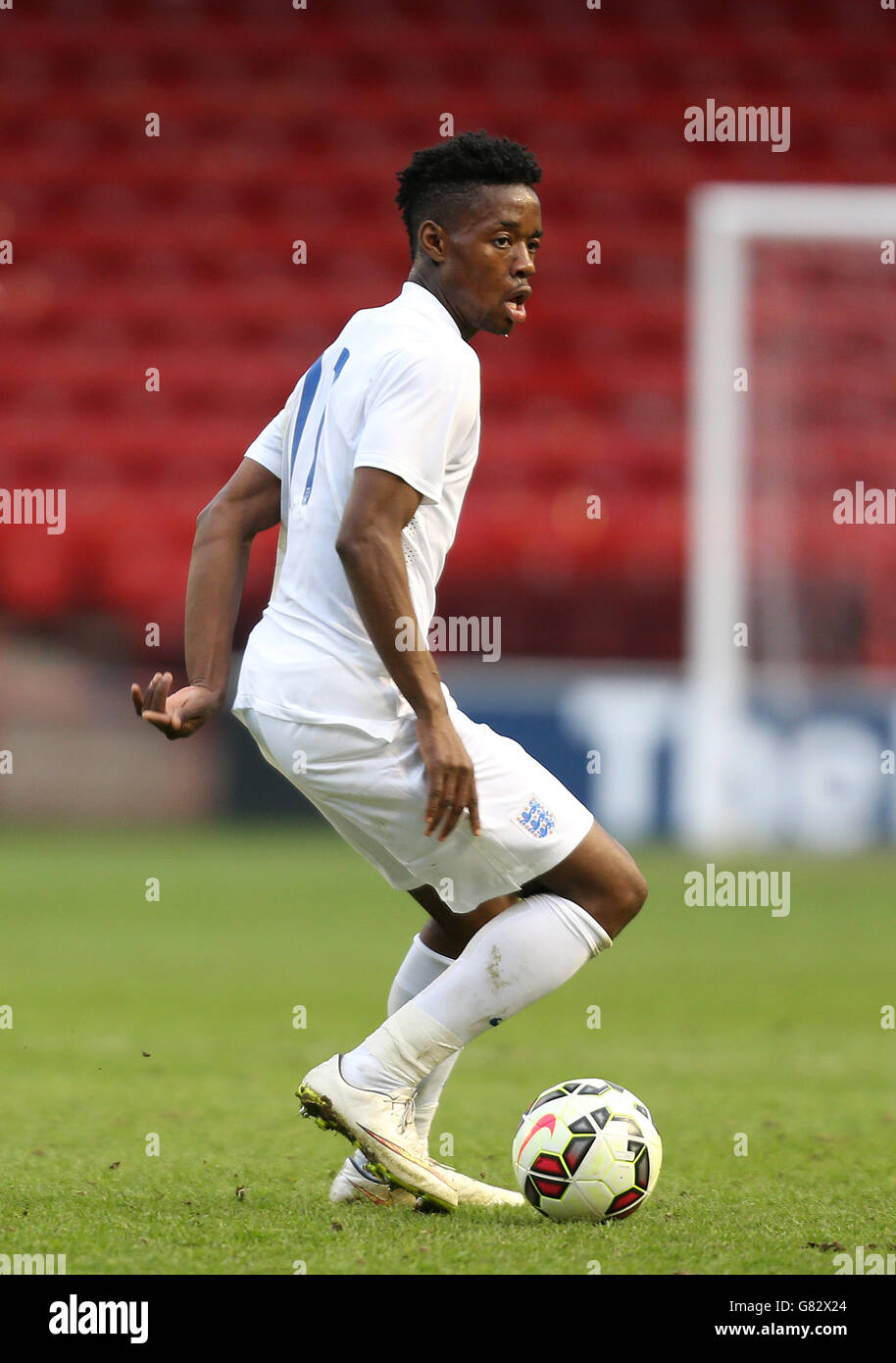 Futbol Internacional Amistable Inglaterra U18 V Suiza U18 Banks S Stadium Josh Onomah Inglaterra Fotografia De Stock Alamy