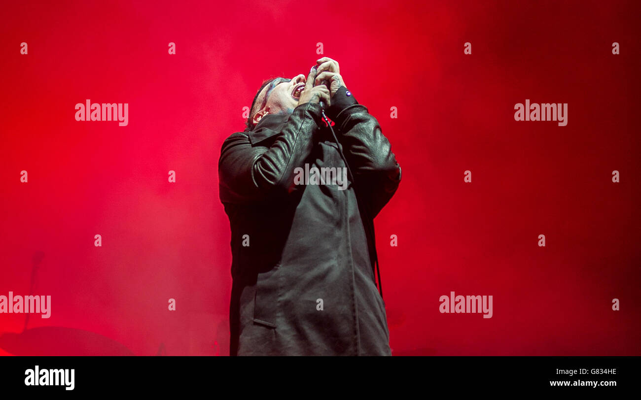 Marilyn Manson actuando en vivo el día 2 del festival Download el 13 de junio de 2015 en Donnington Park, Reino Unido Foto de stock