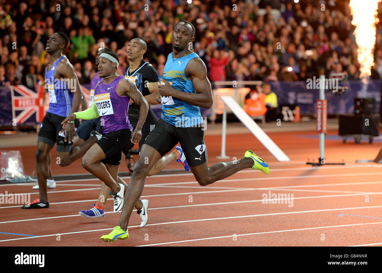 El USAN Bolt gana el Men's 100m, durante el primer día de los Juegos Aniversario de Sainsbury en el Estadio del Parque Olímpico Queen Elizabeth, Londres. PRENSA FOTO DE ASOCIACIÓN. Fecha de la foto: Viernes 24 de julio de 2015. Vea la historia del atletismo de PA Londres. El crédito de la foto debe ser: Martin Rickett/PA Wire. Foto de stock