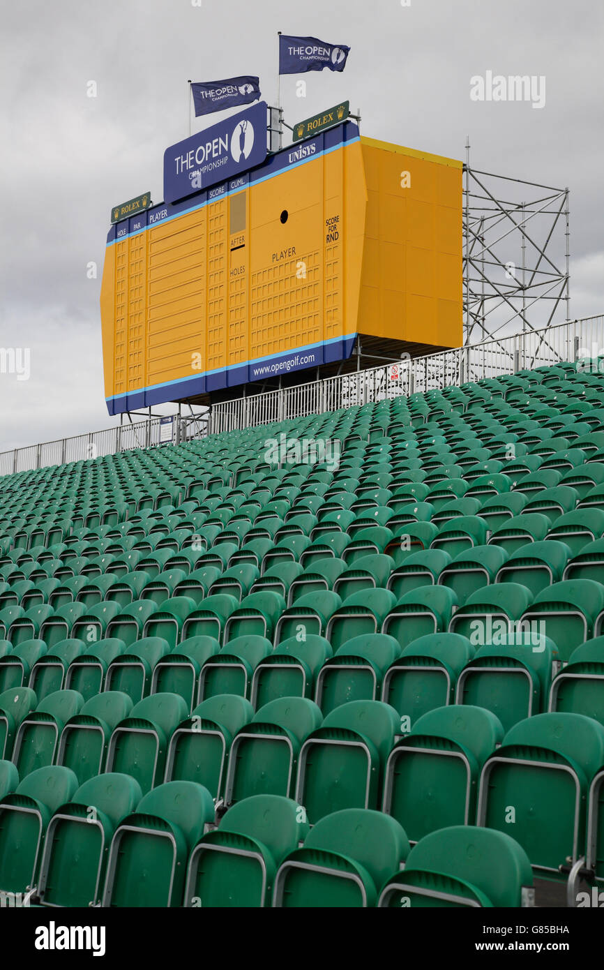 Tribunas y marcador temporal en el lugar para el Campeonato Abierto de Golf en el Royal Birkdale supuesto, Lancashire, UK Foto de stock