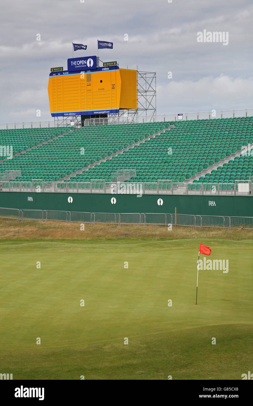 Tribunas y marcador temporal en el lugar para el Campeonato Abierto de Golf en el Royal Birkdale supuesto, Lancashire, UK Foto de stock