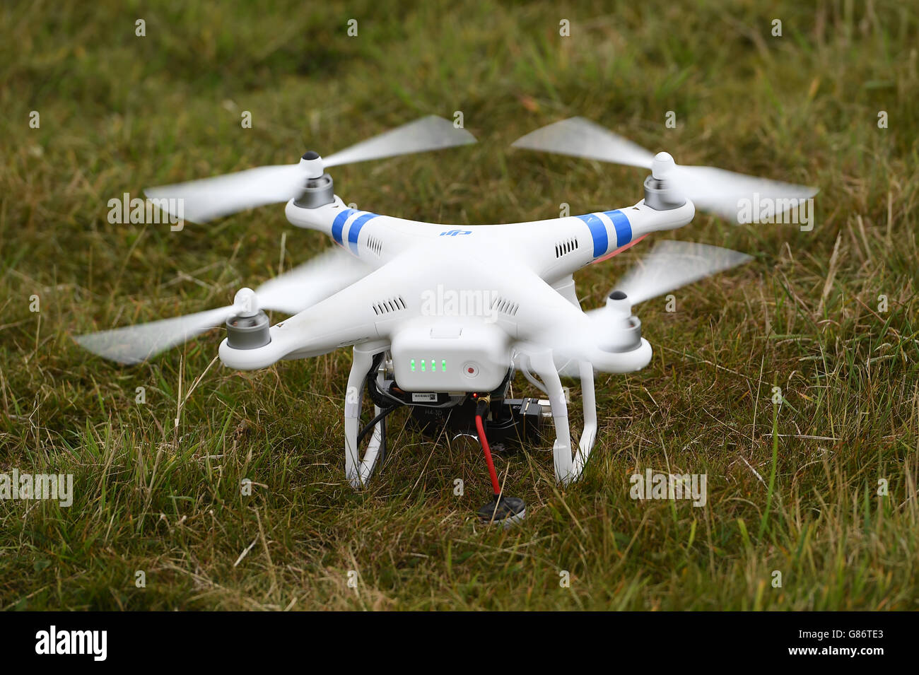 Una foto de archivo de DJI Phantom 2 drone preparándose para el despegue en  Hampshire Fotografía de stock - Alamy