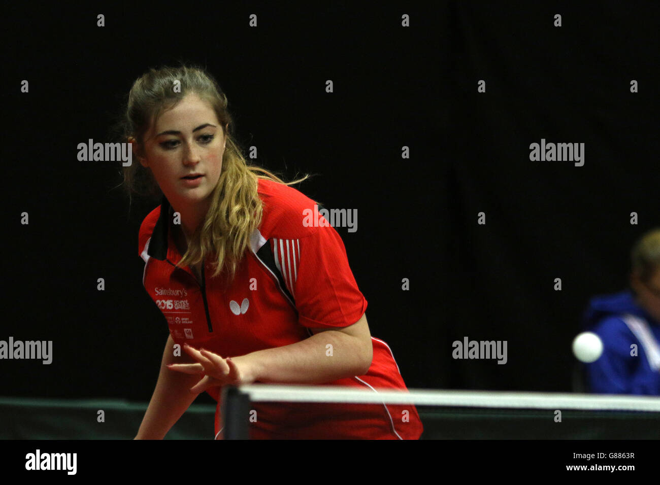 England North West en acción en el tenis de mesa durante los Juegos escolares de Sainsbury 2015 en el Centro Regional de Tenis. Foto de stock