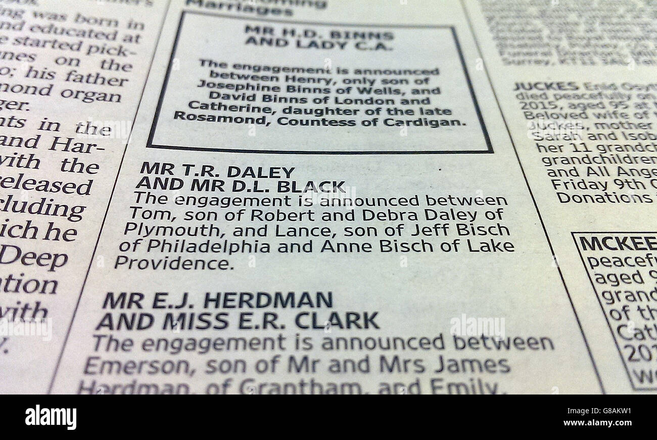 Un aviso publicado en el periódico Times anunciando el compromiso de Tom Daley y Dustin Lance Black. Foto de stock