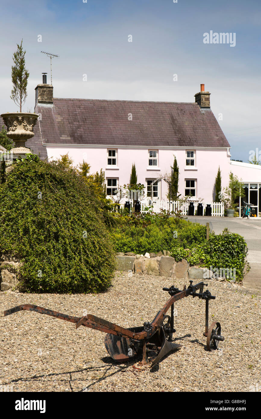 Ceredigion, Gales, Reino Unido, Glynarthen, Penbontbren Farm Hotel, viejo, caballo dibujado el arado Foto de stock
