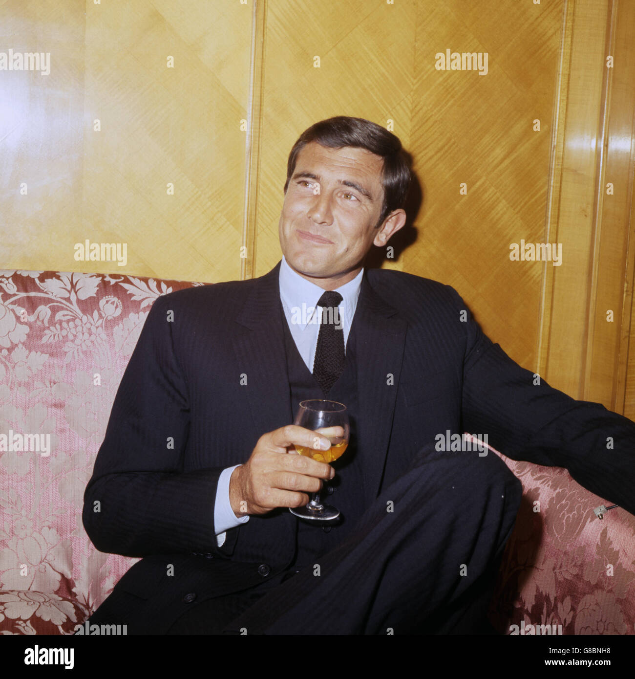 El actor australiano George Lazenby en una recepción de prensa en Londres. Está previsto que interprete a James Bond en el servicio secreto de su Majestad. Foto de stock