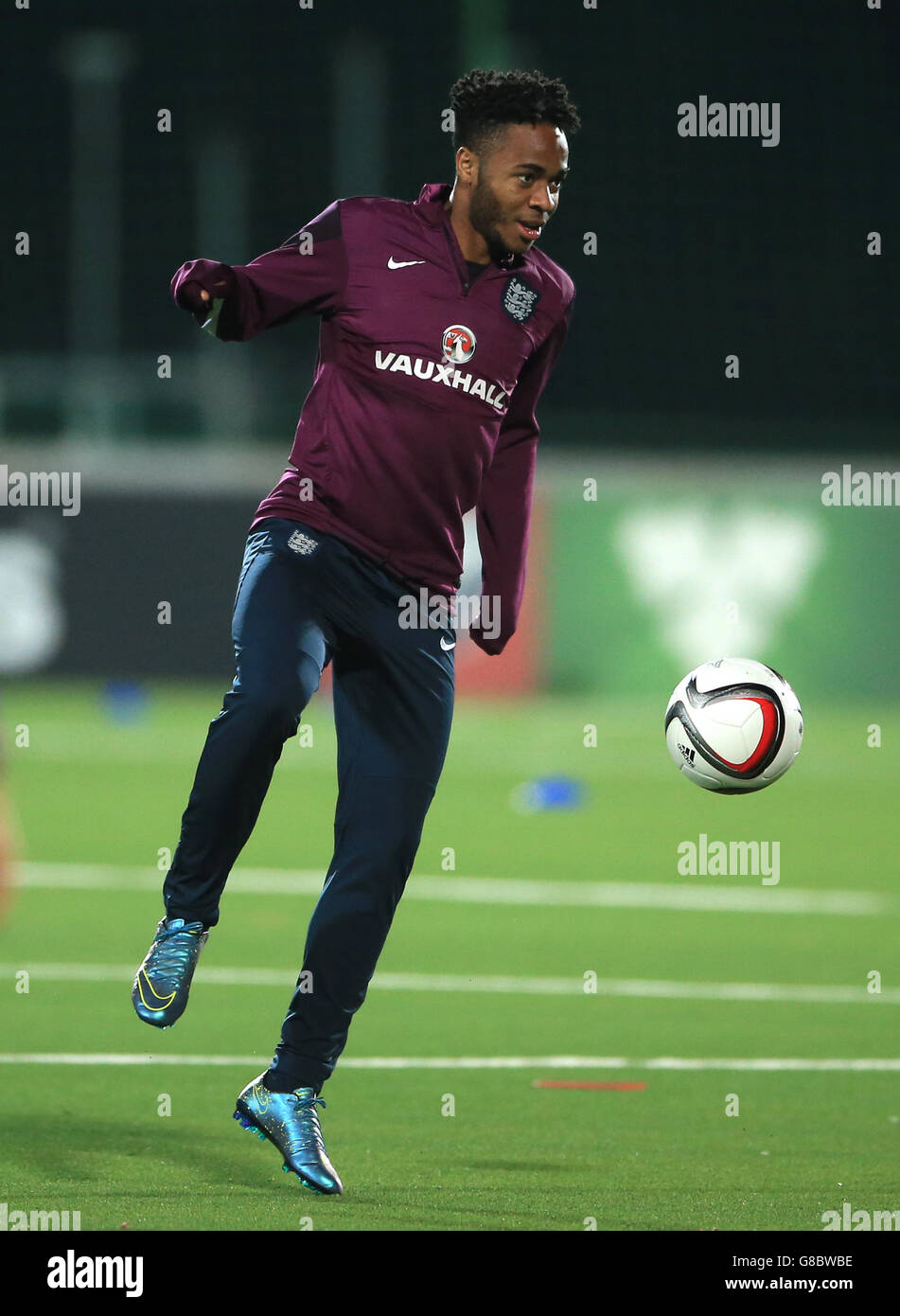 Raheem Sterling de Inglaterra durante la sesión de entrenamiento en el estadio LFF, Vilnius, Lituania. Foto de stock