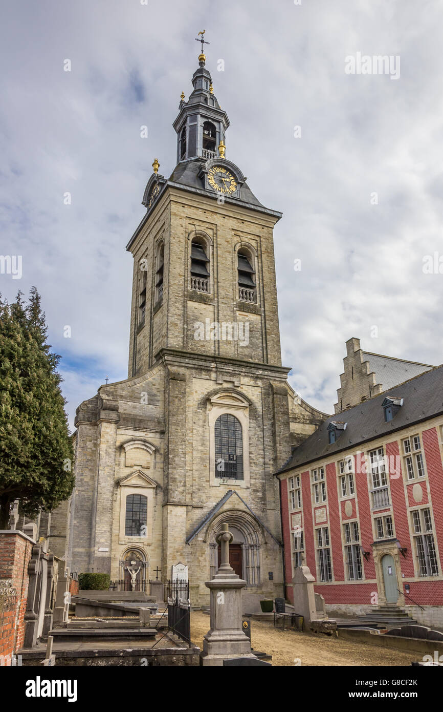 Iglesia de la abadía de estacionamiento cerca de Lovaina, Bélgica Foto de stock