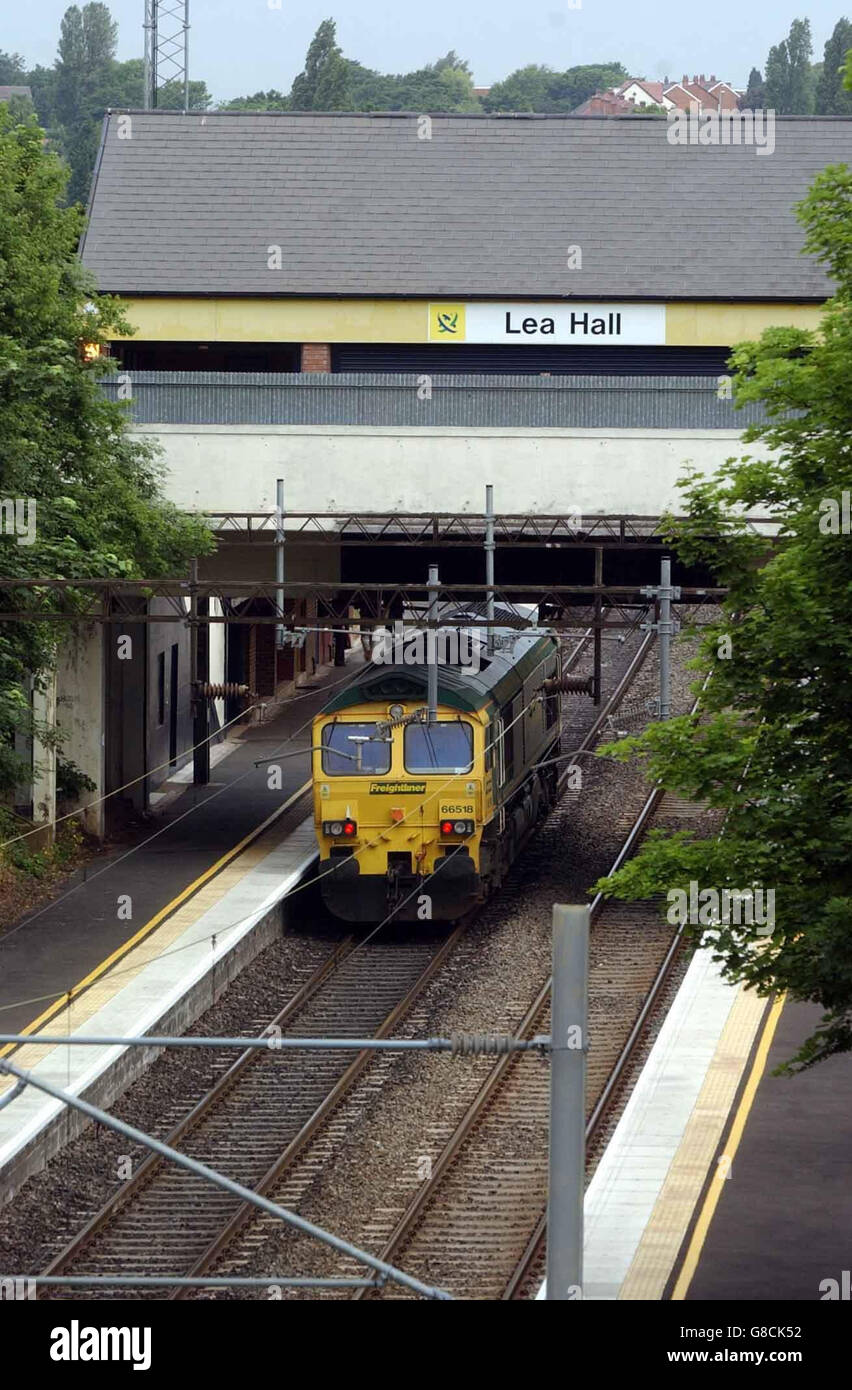La estación de tren de Lea Hall cerca de Birmingham, donde un adolescente murió después de ser golpeado por un tren en la misma estación donde un joven resultó gravemente herido hace cuatro días. Foto de stock