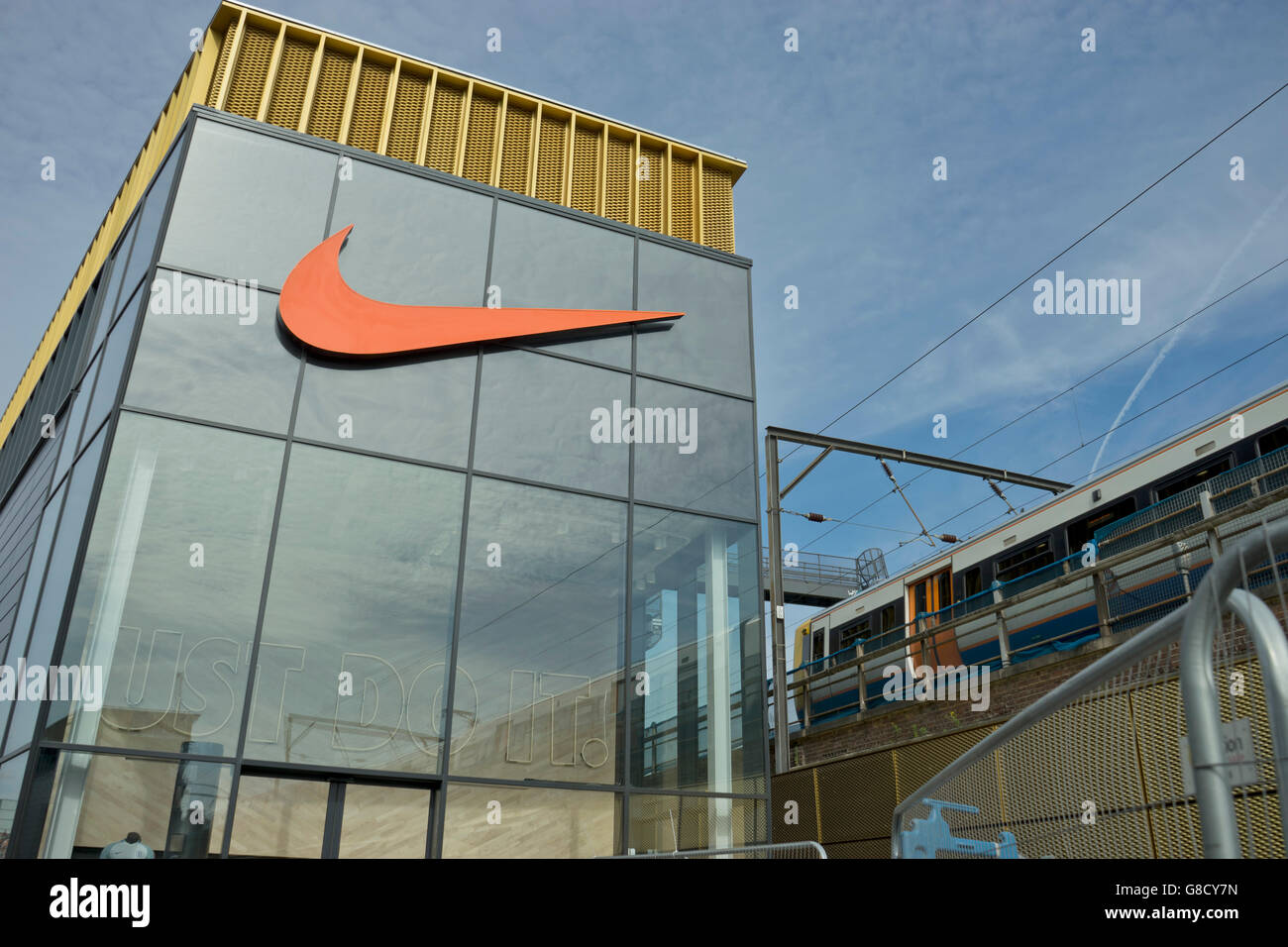 Cinemática frágil amenazar Nike outlet hackney east london fotografías e imágenes de alta resolución -  Alamy