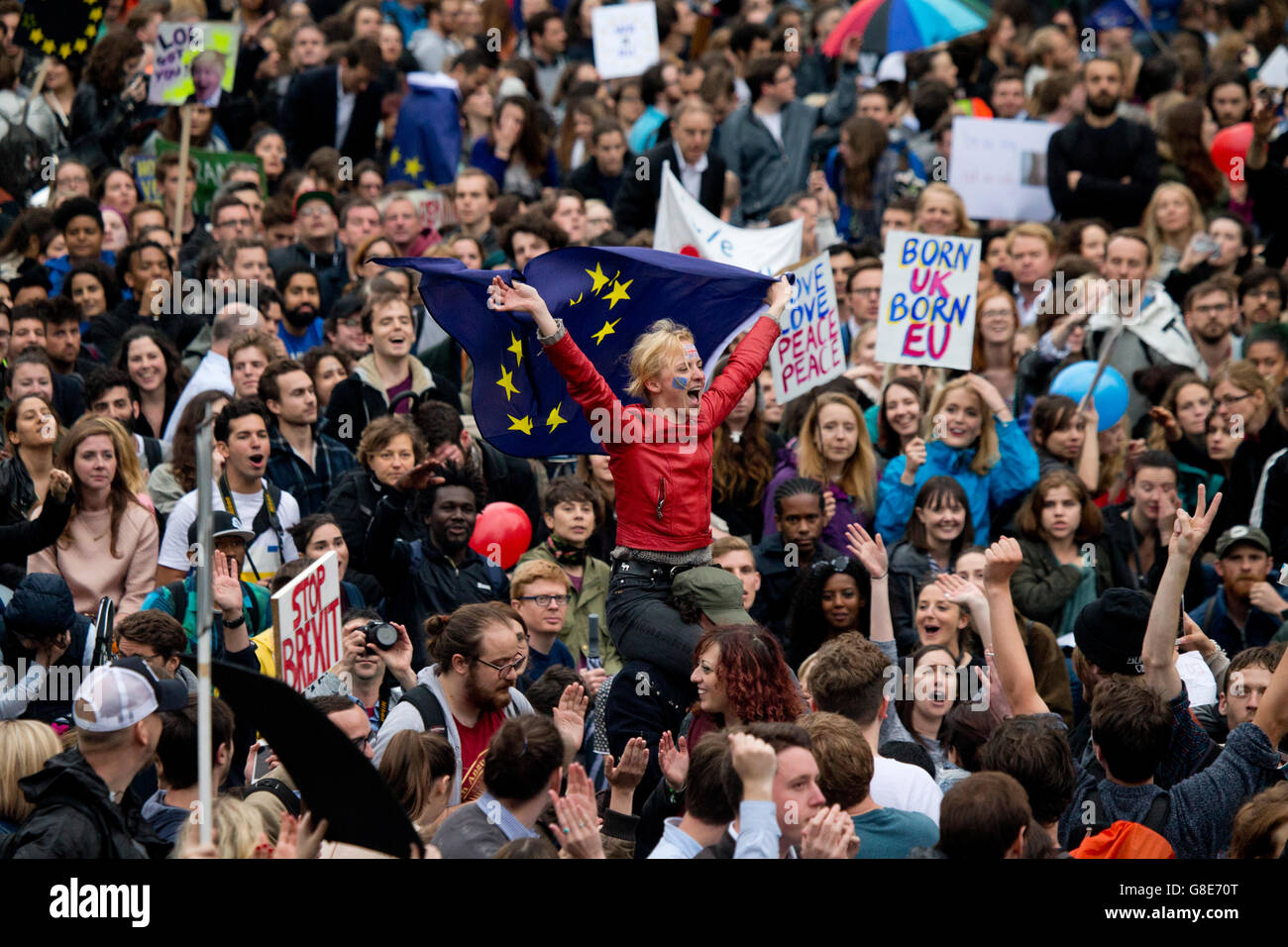 Londres, Reino Unido. El 28 de junio, 2016. Anti- Brexit protesta, Londres: Sebastian Remme Crédito/Alamy Live News Foto de stock
