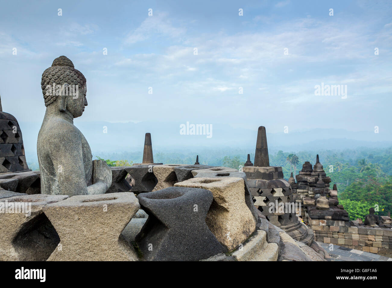 Buda en Borobudur Patrimonio de la humanidad cerca de Yogyakarta en Indonesia Foto de stock