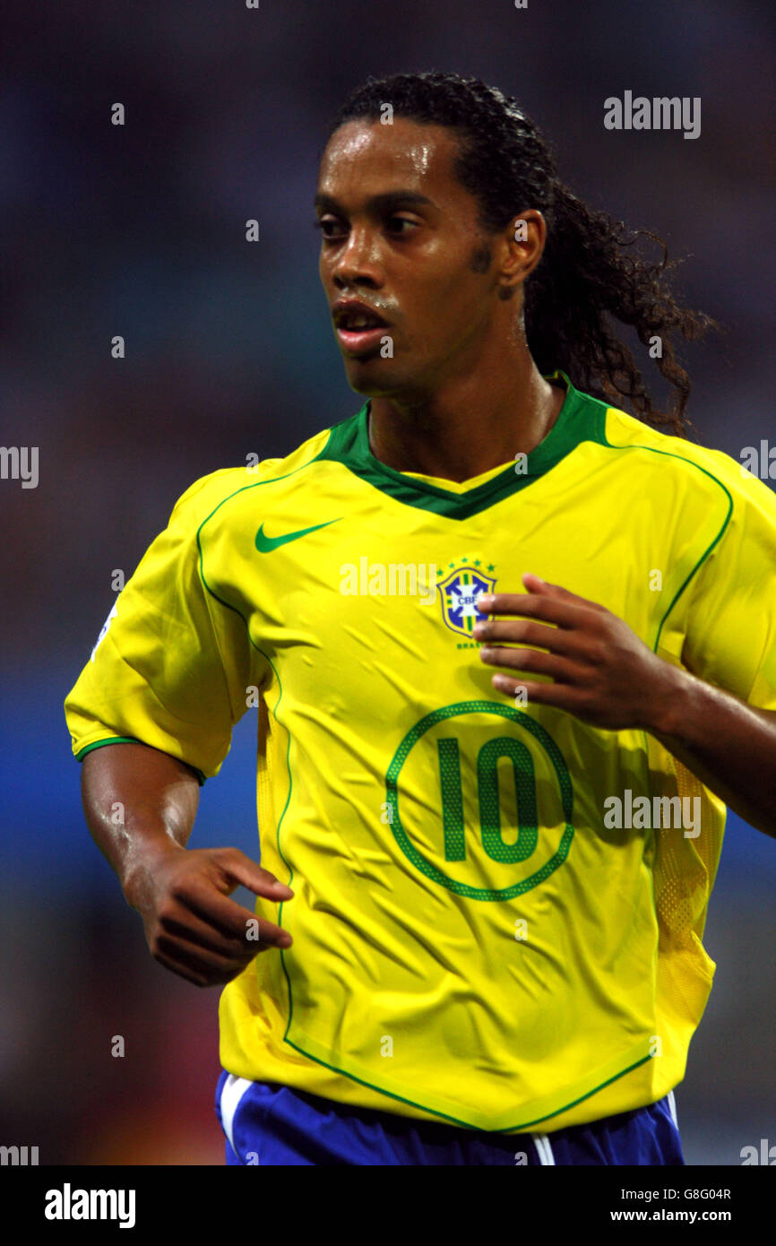 Fútbol - Copa FIFA Confederaciones 2005 - Grupo B - Brasil contra Grecia -  Estadio de la Copa Mundial. Ronaldinho, Brasil Fotografía de stock - Alamy