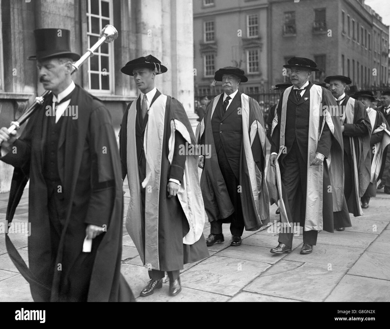El duque de York y el ex presidente de los EE.UU. William Taft están entre los que reciben títulos honorarios de la Universidad de Cambridge en la Cámara del Senado. Foto de stock