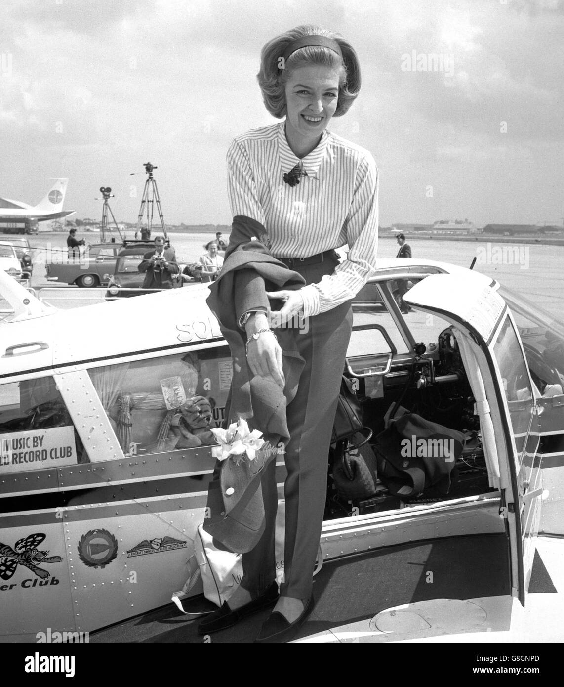 Sheila scott con su avion fotografías e imágenes de alta resolución Alamy