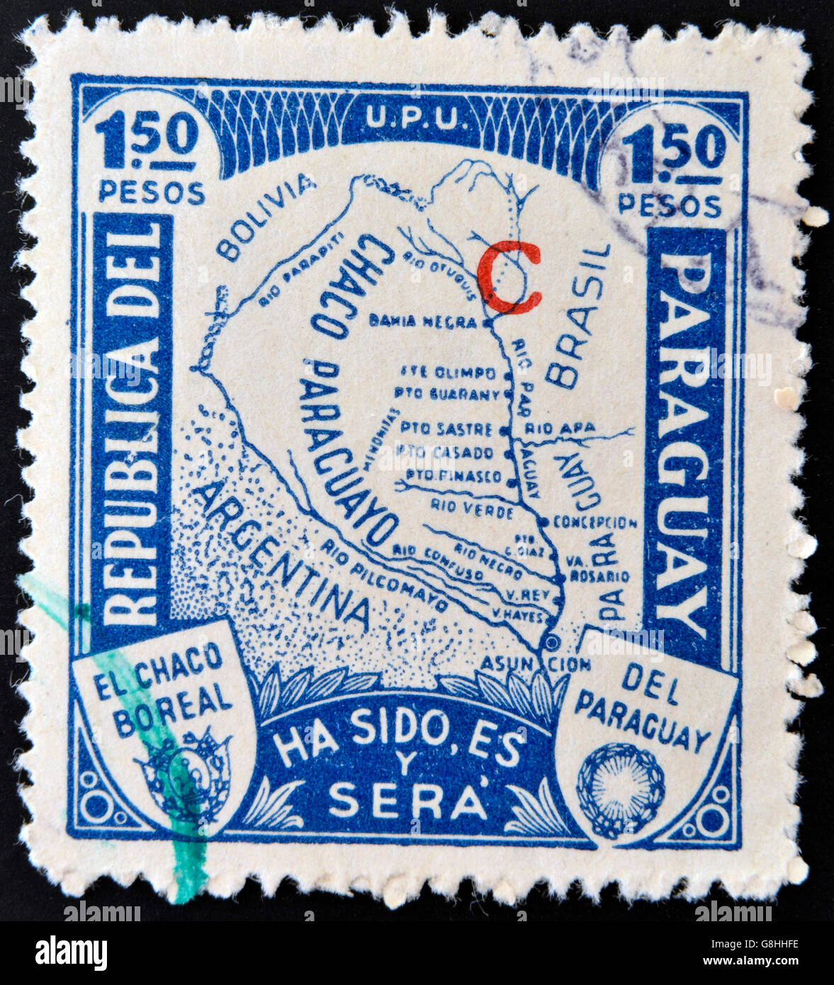 PARAGUAY - circa 1930: un sello impreso en Paraguay con el mapa durante la guerra para el Gran Chaco, circa 1930 Foto de stock
