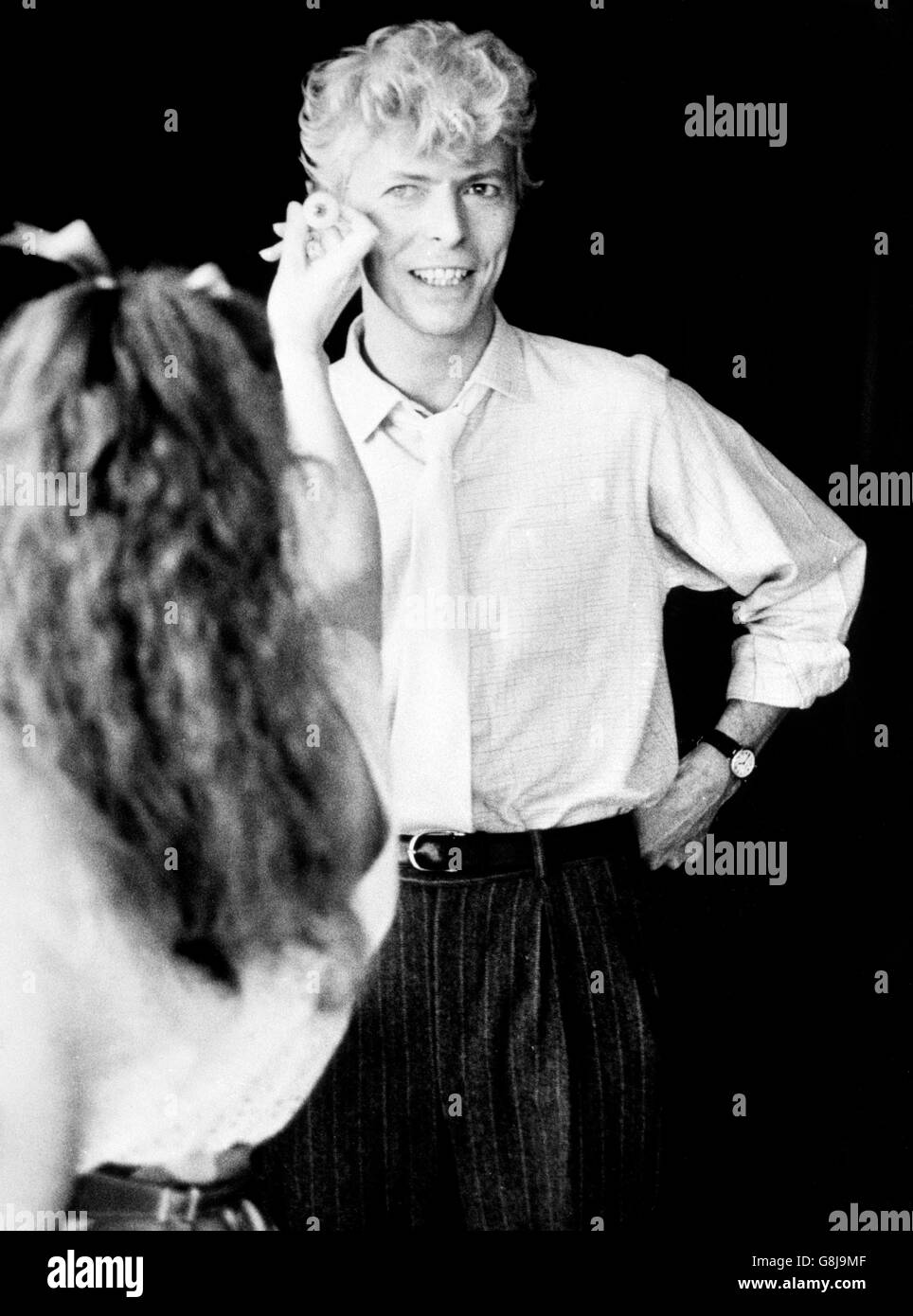 La superestrella del pop David Bowie tiene sus ojos emparejados para el color durante una sesión privada reciente en el museo de Madame Tussauds Waxwork en Londres. La imagen de la estrella se unirá a la colección mundialmente famosa antes de finales de año. Foto de stock