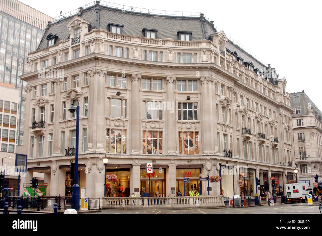 Calles y tiendas de Londres - H&M Fotografía de stock - Alamy