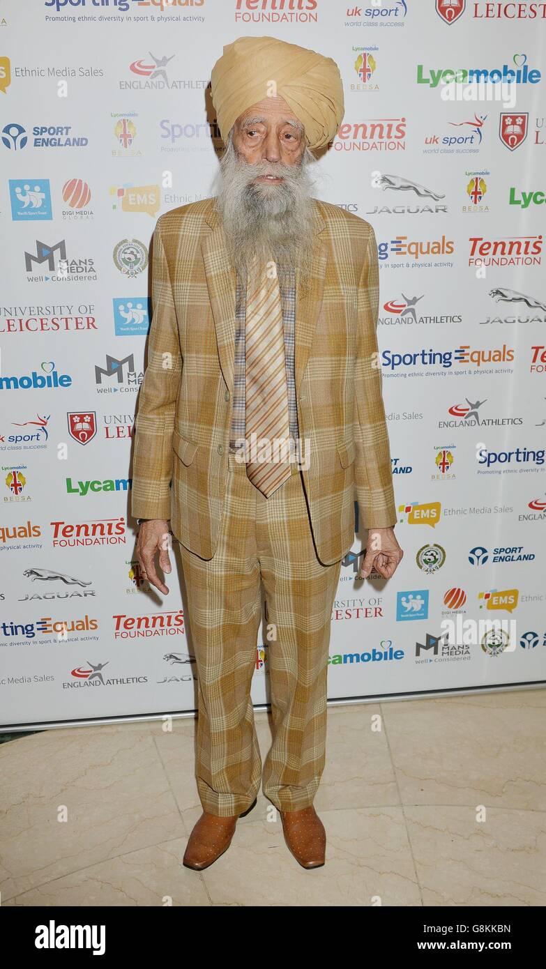 Fauja singh marathon runner fotografías e imágenes de alta resolución -  Alamy