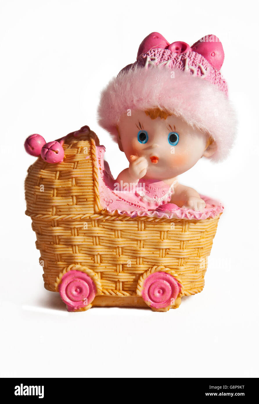 Bebé juguetes de plástico en un carrito de juguete de plástico Fotografía  de stock - Alamy