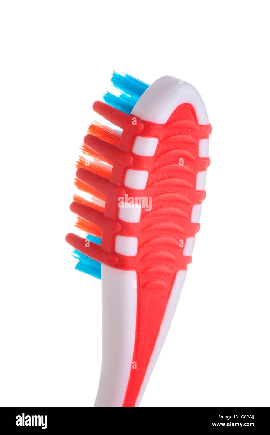 Cepillo de dientes con limpiador de lengua aislado en blanco Fotografía de  stock - Alamy