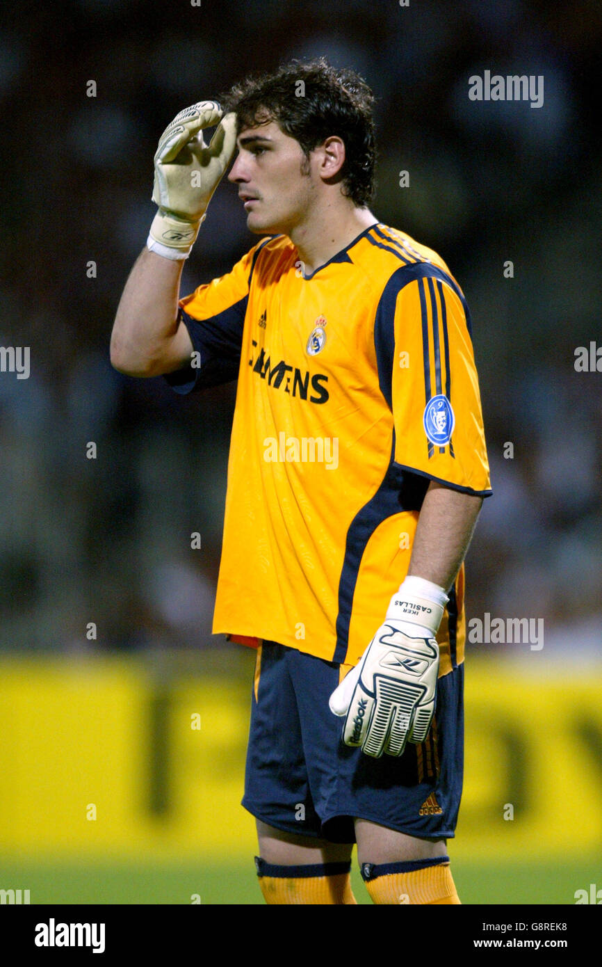 Fútbol - UEFA Champions League - Grupo F - Olympique Lyonnais contra Real  Madrid - Stade Municipal de Gerland. Iker Casillas, portero del Real Madrid  Fotografía de stock - Alamy