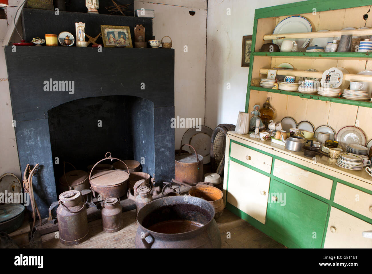 Chimenea de cocina fotografías e imágenes de alta resolución - Alamy Chimenea de cocina fotografías e imágenes de alta resolución - Alamy
