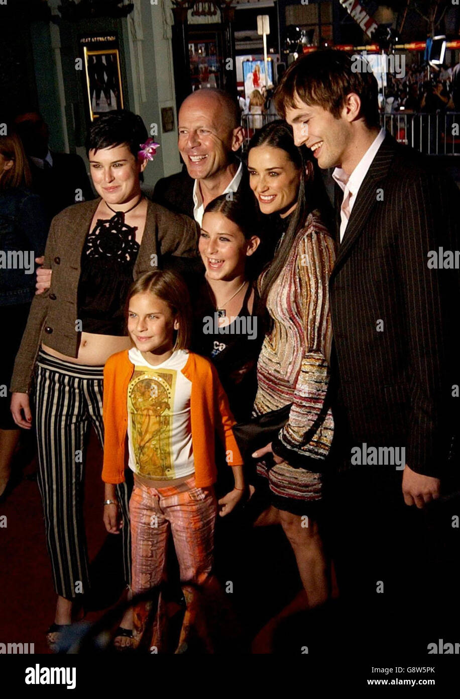 Bruce Willis 2nd A La Izquierda Y Su Ex Esposa Demi Moore 2nd A La Derecha Y Sus Hijos Rumer A La Izquierda Scout Y Tallulah Frente Al Centro Y El Actor