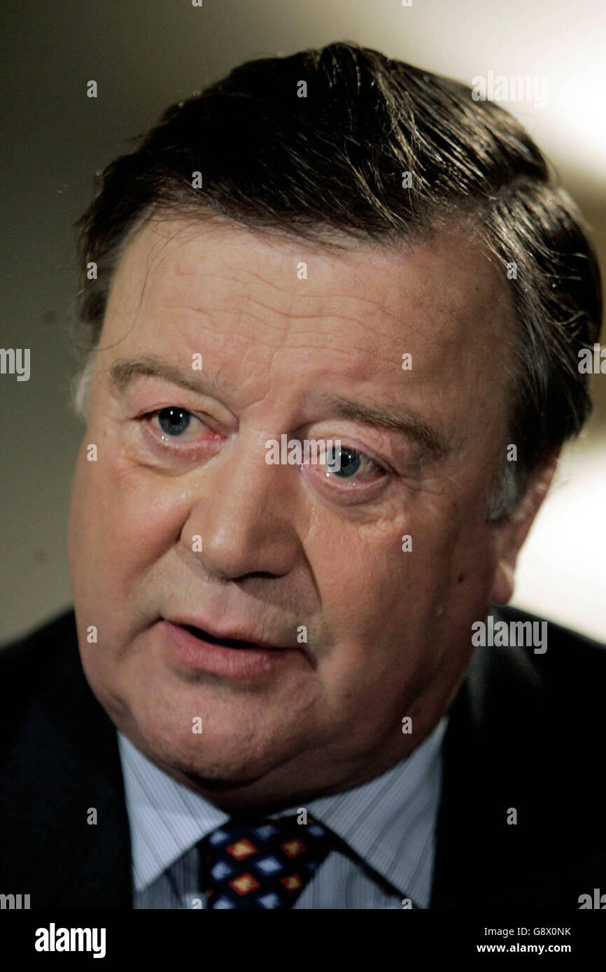 El líder conservador del Partido contendiente Kenneth Clarke durante una entrevista para el Programa Jonathan Dimbleby. Foto de stock