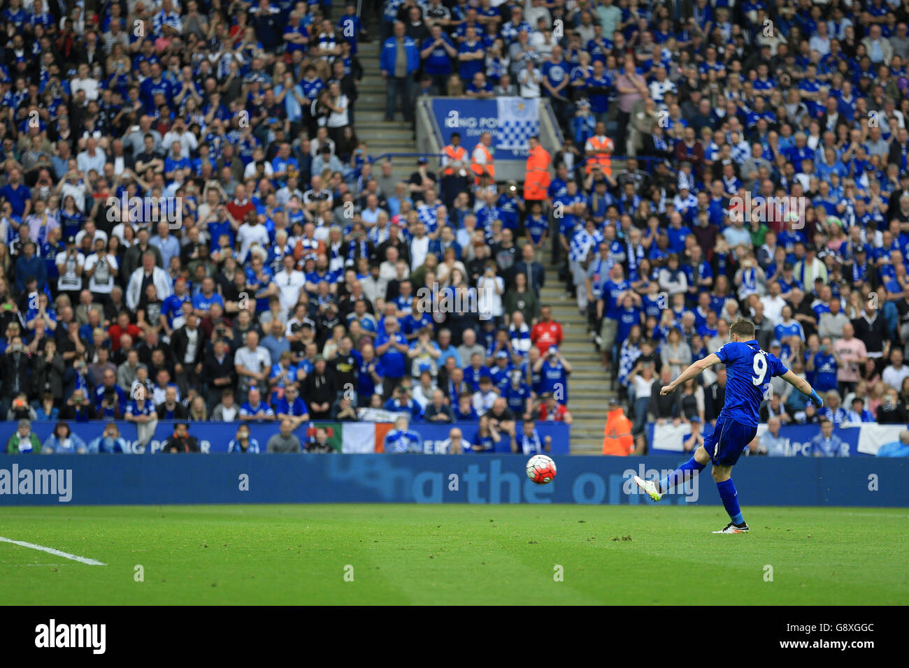 Leicester City contra Everton - Barclays Premier League - King Power Stadium. Jamie Vardy, de Leicester City, pierde la oportunidad de obtener una segunda penalidad Foto de stock