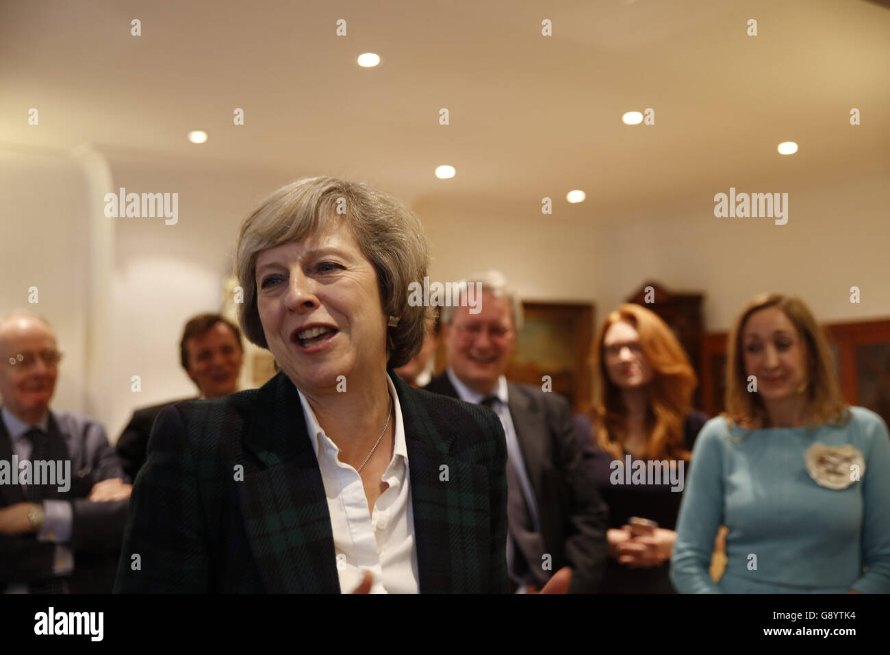 Londres, Reino Unido, 30 de junio de 2016. Teresa mayo da una charla sobre el Brexit asuntos locales y a la asociación conservadora Kilburn y Hampstead Crédito: Fantástico conejo/Alamy Live News Foto de stock