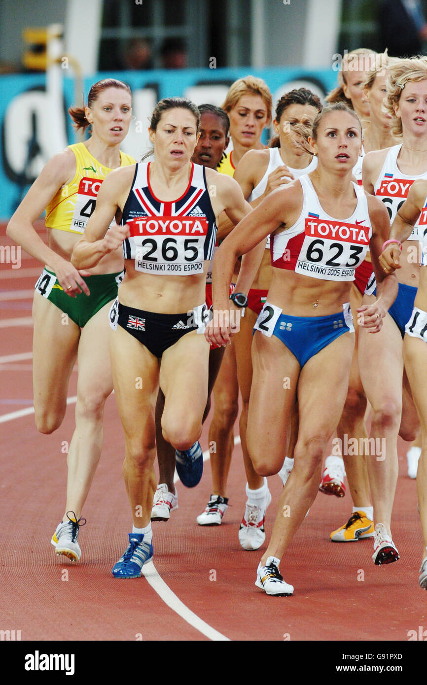 Atletismo - Campeonato Mundial de Atletismo IAAF - Helsinki 2005 - Estadio Olímpico. Helen Clitheroe (265) de Gran Bretaña durante el segundo calor de las Mujeres 1500m Foto de stock