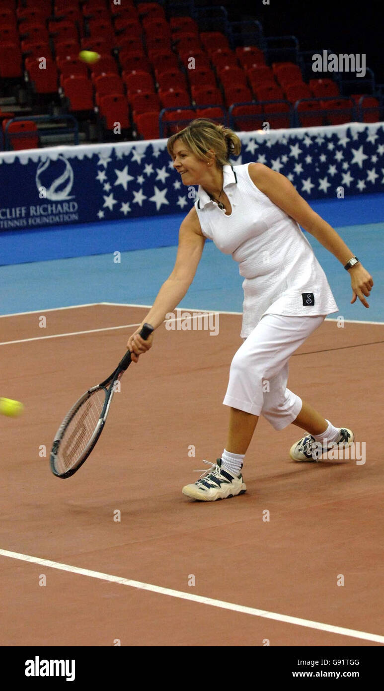 A charity tennis tournament fotograf as e im genes de alta