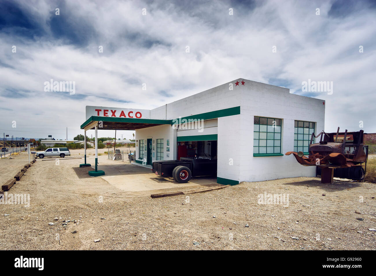 Agujas, CALIFORNIA - 10 de junio 2016: la histórica estación de Texaco en la Route 66. El 10 de junio de 2016 en agujas, California, EE.UU. Foto de stock