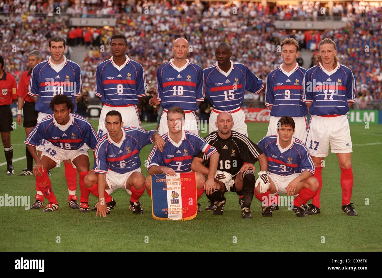 Fútbol - Copa Mundial Francia 98 - Final - Brasil contra Francia. Grupo de  Francia Fotografía de stock - Alamy