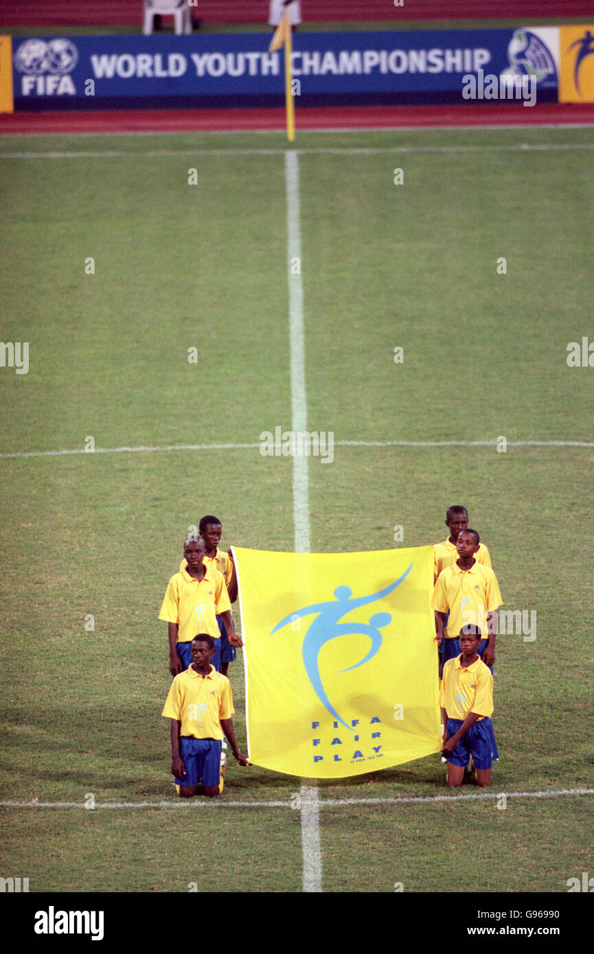 Foto De Stock Uruguay Bandera Y Fútbol Bola Objetivo Neto, Libre De  Derechos