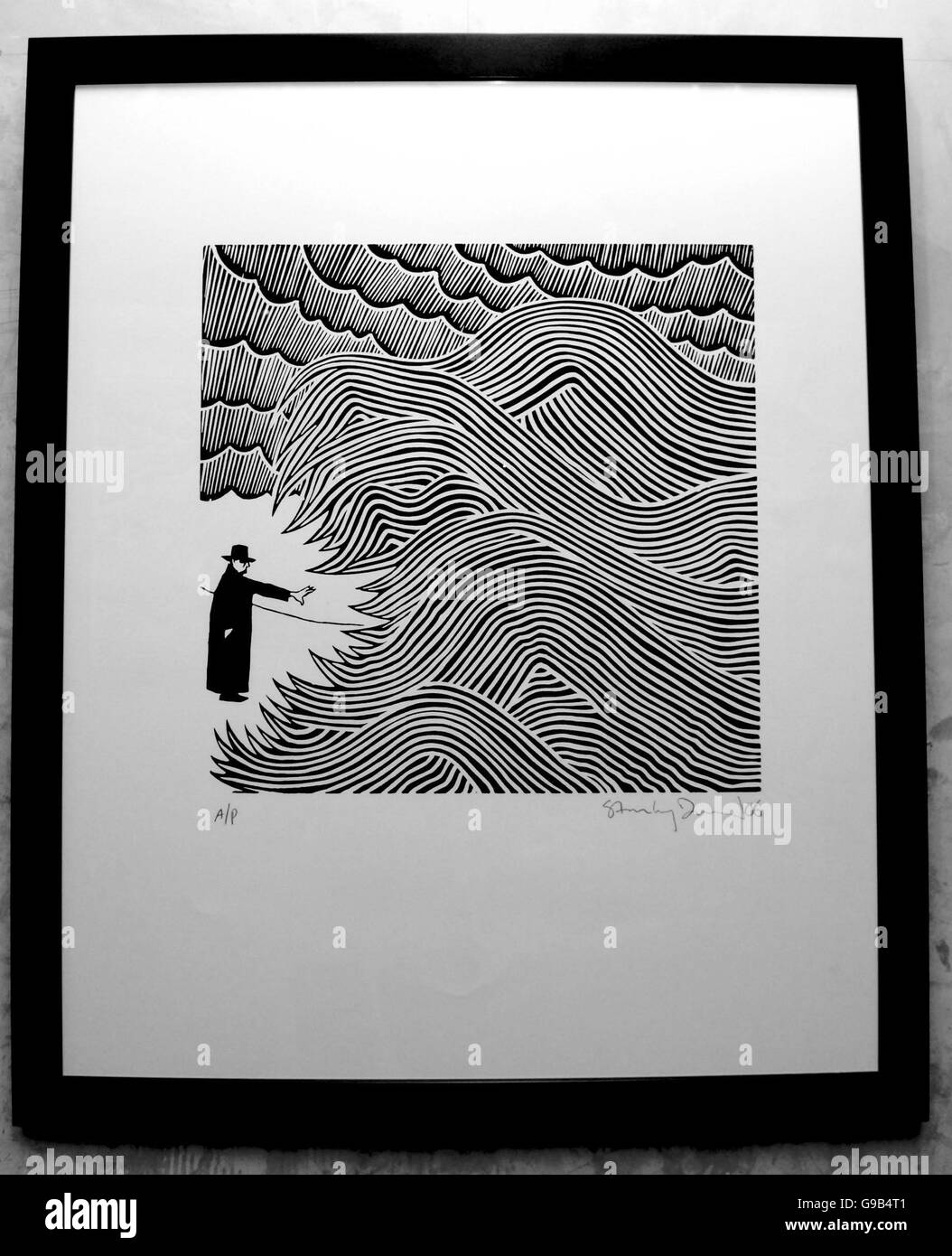 Un detalle de la obra de arte de la portada del primer álbum en solitario de Radiohead, Thom Yorke, titulado 'The Eraser', diseñado por el artista Stanley Donwood, en exhibición en Lazarides Gallery en Soho, centro de Londres, junto con otras piezas de su obra, como parte de su exposición 'London views', jueves 18 de mayo de 2006. Foto de stock
