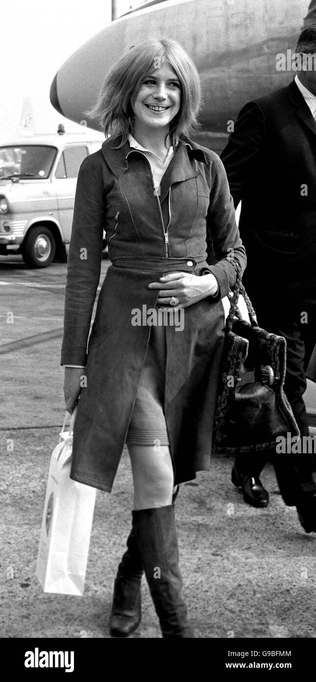 Marianne Faithfull. Marianne Faithfull, la cantante-actriz, en el aeropuerto de Heathrow. Foto de stock