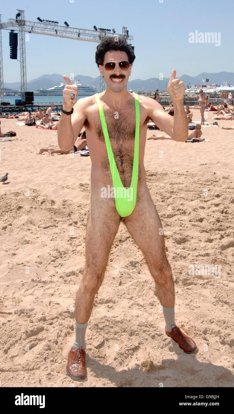 Sacha Baron Cohen/Borat para los fotógrafos durante el photocall para ' Borat-The película' en la playa de Cannes Fotografía de stock - Alamy