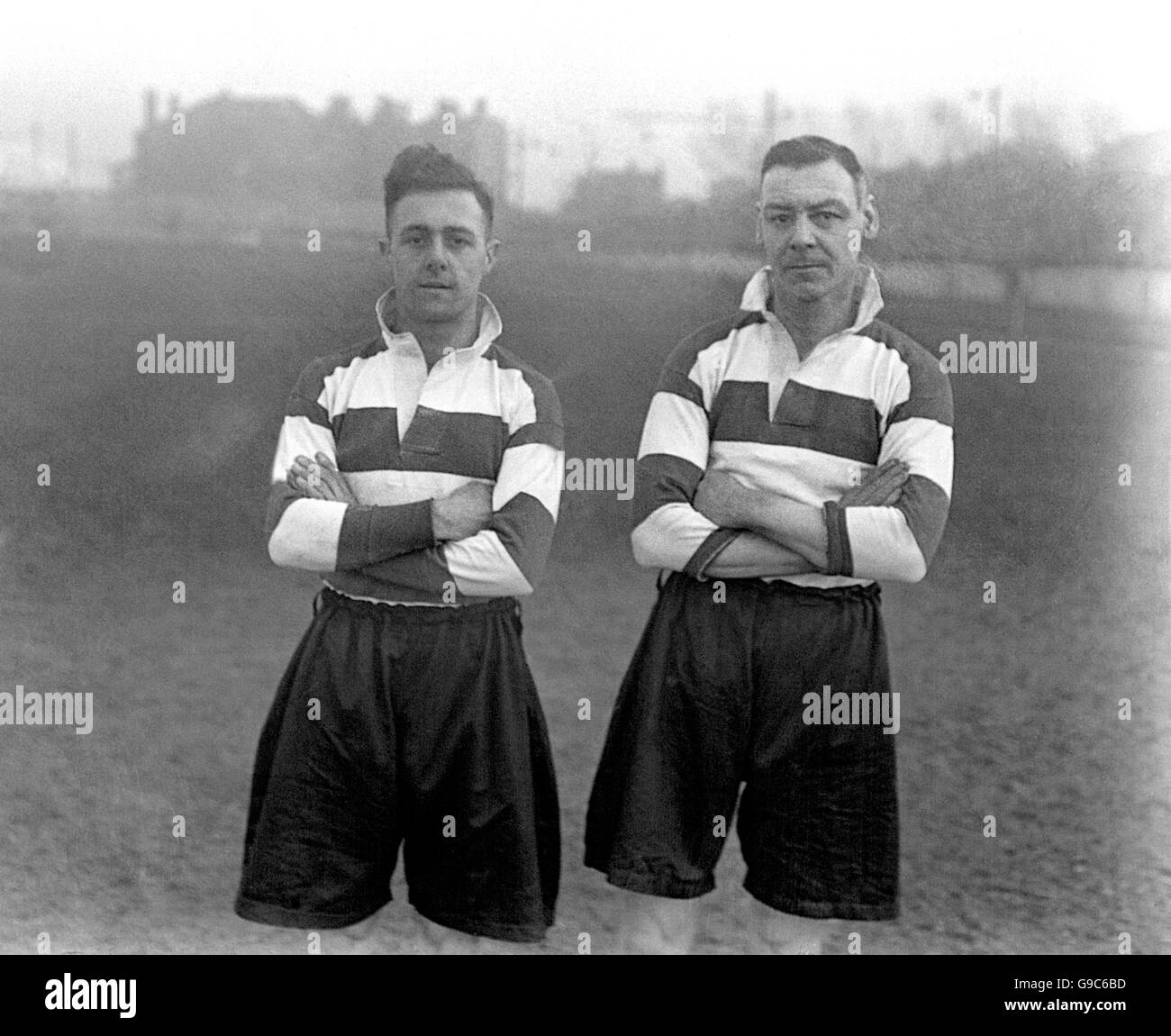 (L-R) Tommy Mills y Arthur Rigby, Clapton Orient Foto de stock