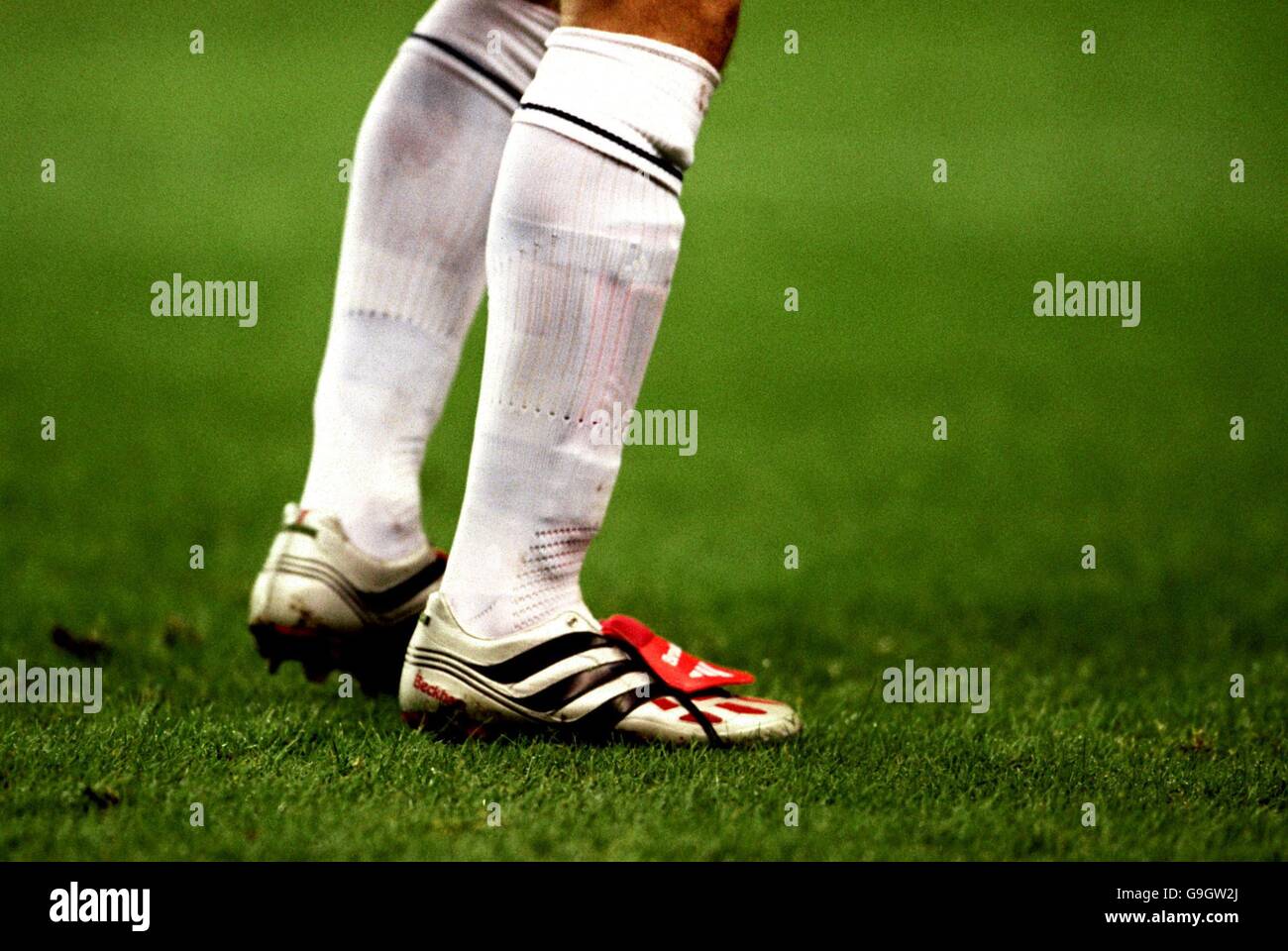David Beckham, de Manchester United, en sus botas Adidas blancas durante partido FA Carling Premiership Fotografía stock - Alamy