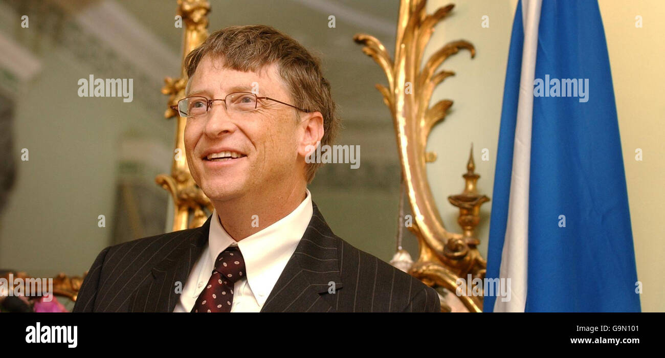 Bill Gates, fundador de Microsoft, durante una conferencia de prensa en Bute House en Edimburgo. Foto de stock