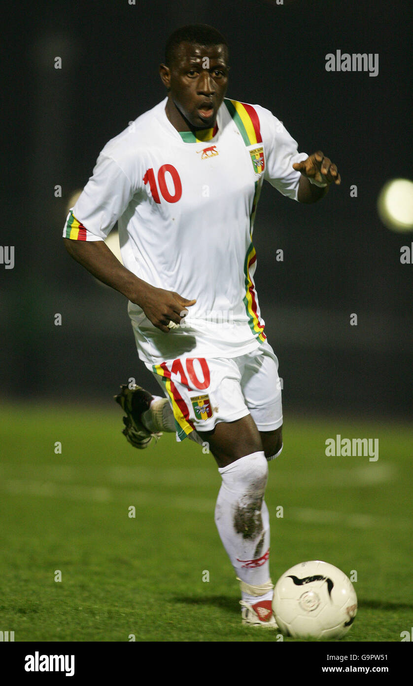 Fútbol - Amigable Internacional - Mali contra Lituania - Stade de Marville. Soumaila Coulibaly de Malí Foto de stock