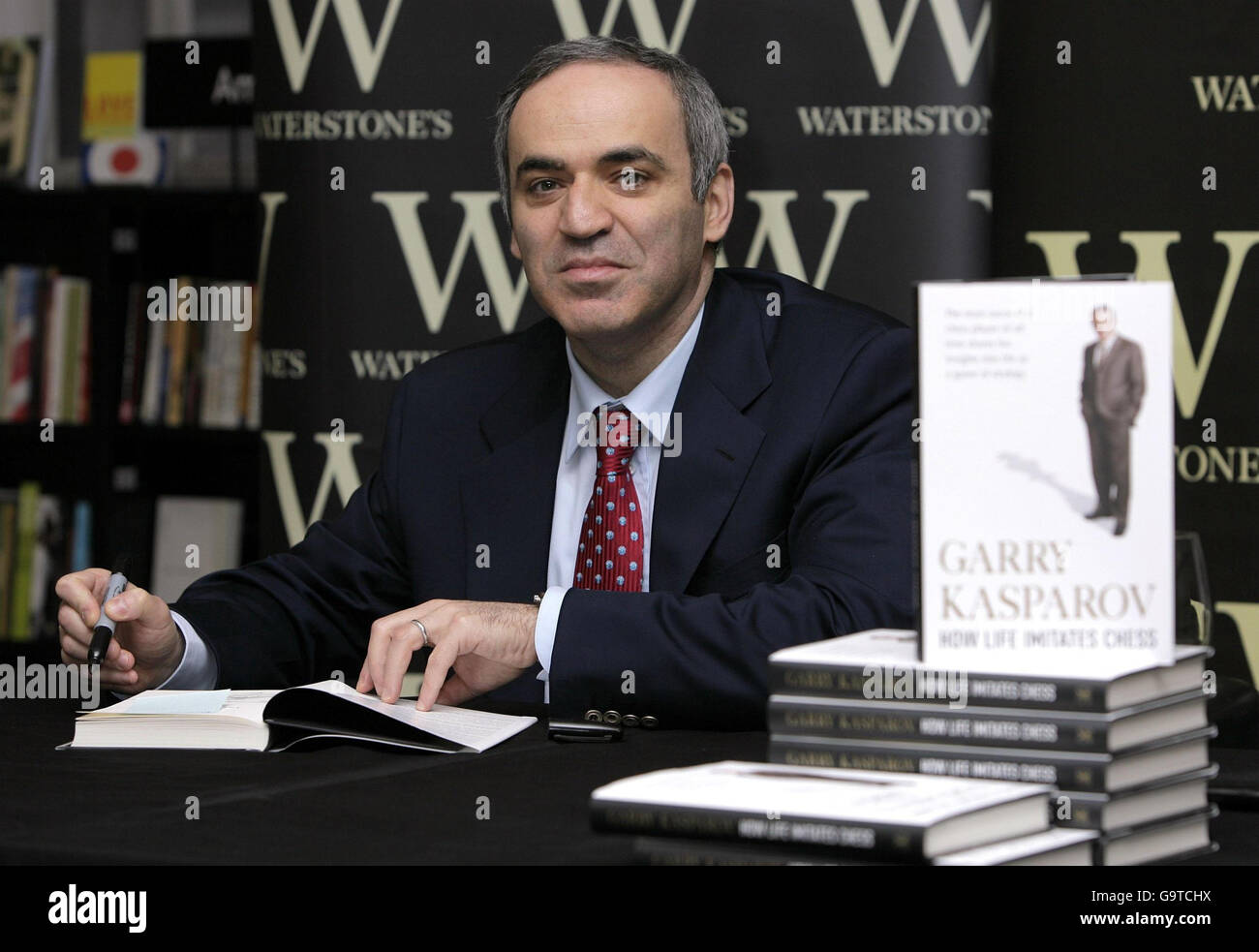 Livro Cómo La Vida Imita Al Ajedrez de Garry Kasparov (Espanhol)